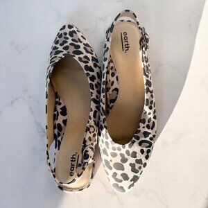 LIKE NEW Earth Shoe Flats Rounded Toe Taupe Multi Uptown Ursula Size 9.5